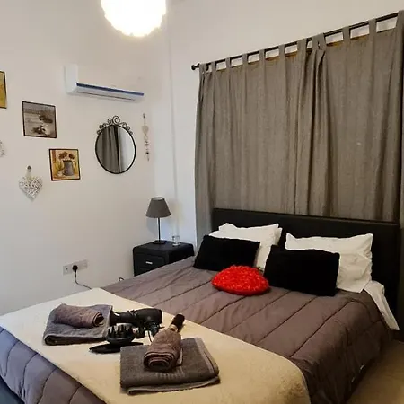 Charalambous Apartamento *