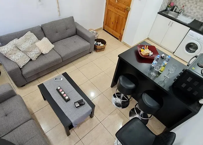 Charalambous * パ フォス