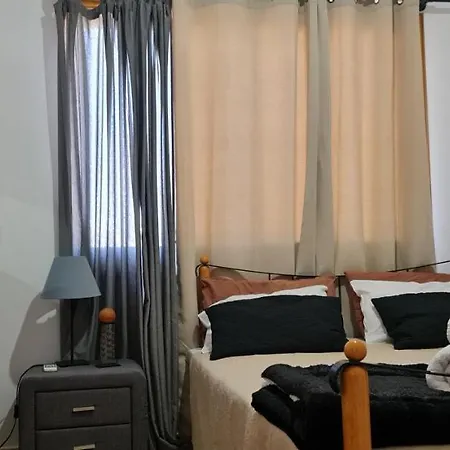 Charalambous Apartamento *